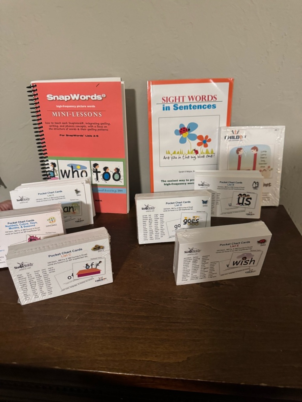 SnapWords Sight Words Mini-Lessons & Pocket Chart Card Set - Red & White